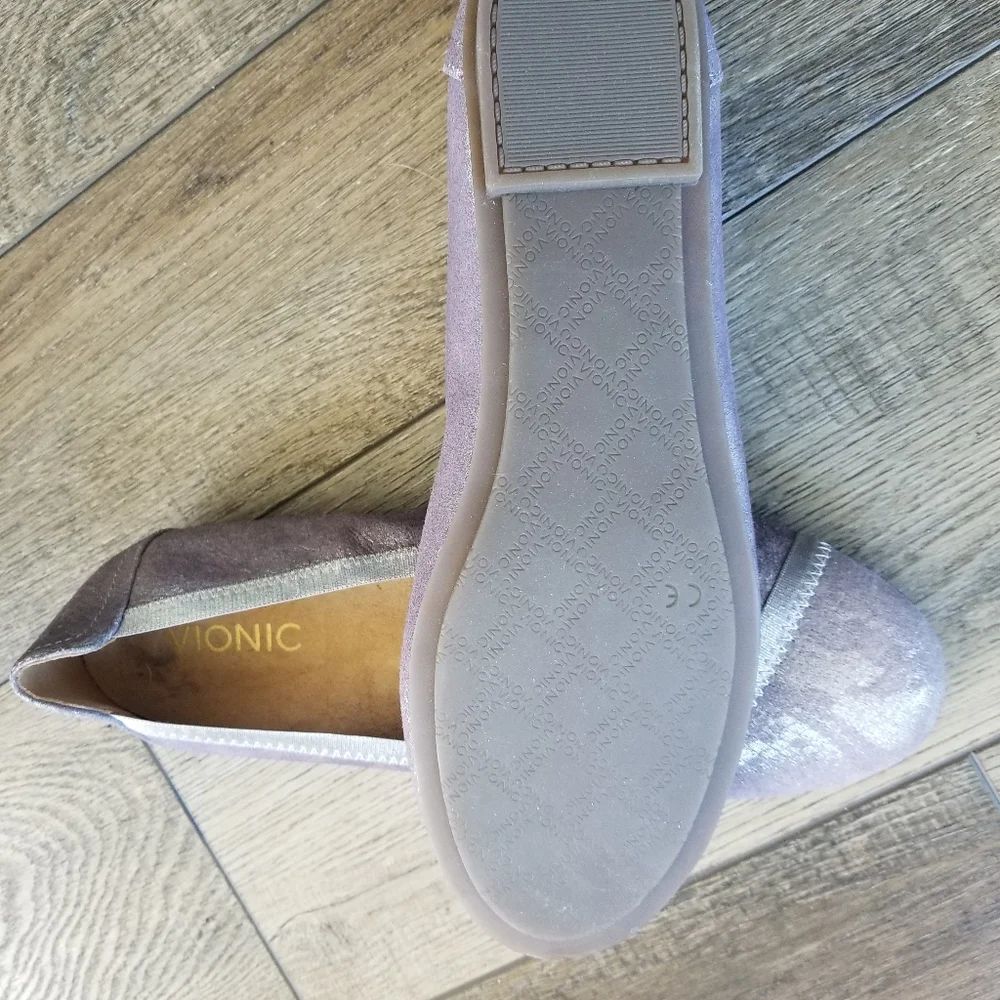 Vionic Flats - Picture 2 of 4